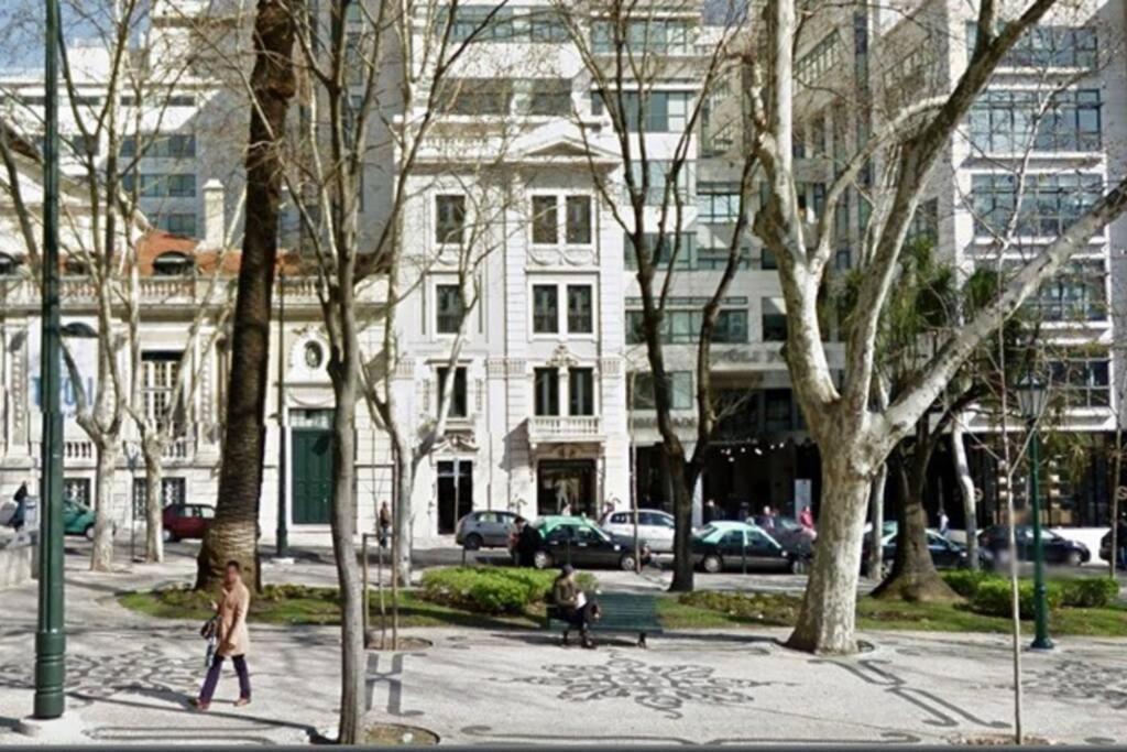 Av. Da Liberdade Comfortable With Balcony Appartement *
