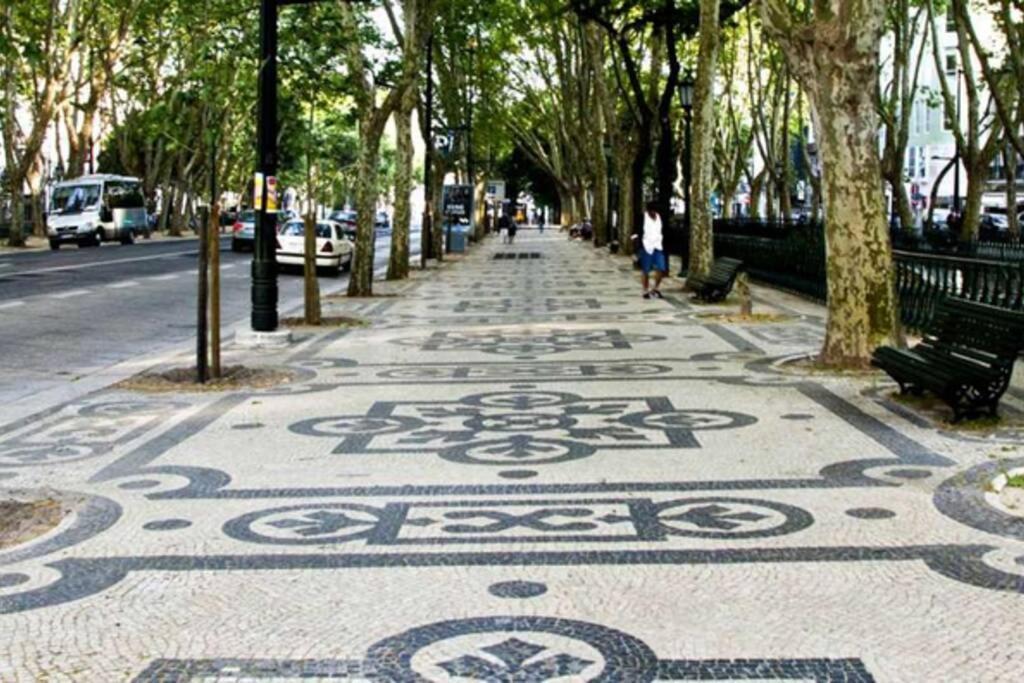 Av. Da Liberdade Comfortable With Balcony * Lissabon